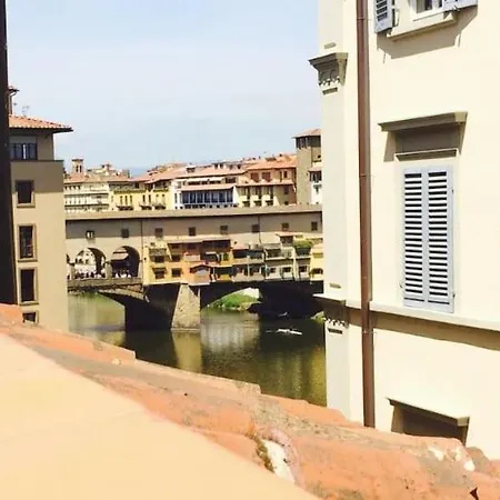 Ponte Vecchio Terrace View Florencia